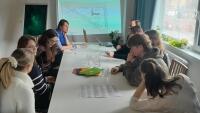 Anna Ježková, zakladatelka RoSy a studenti TUL při společné diskusi nad návrhy